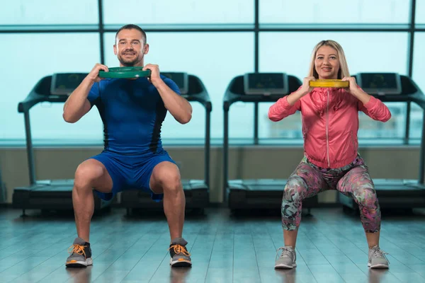 Grupo de Pessoas Exercício com Peso — Fotografia de Stock