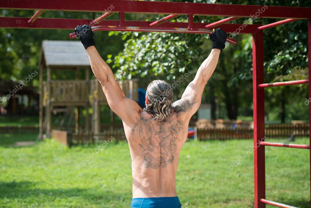 Throat raw outdoor gym