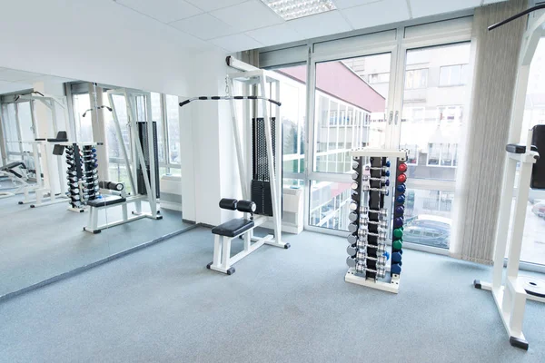 Attrezzature Macchine Presso Moderno Palestra Fitness Center — Foto Stock