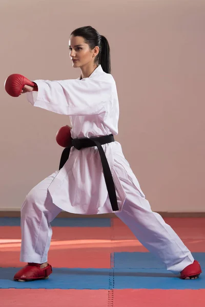 Taekwondo vechter expert met strijd houding — Stockfoto