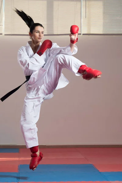 Białe Karate Fighter — Zdjęcie stockowe