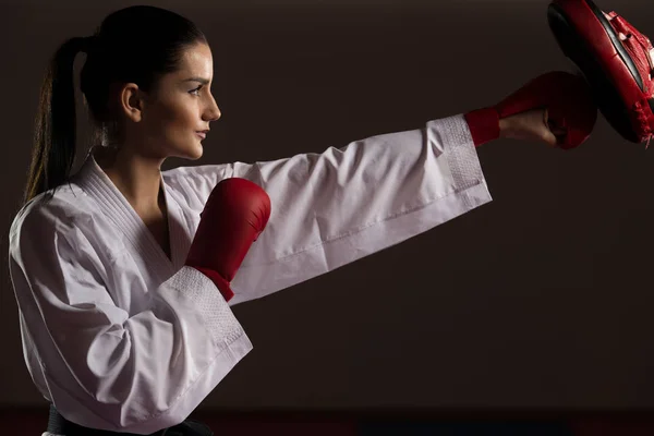 Beyaz Karate Fighter — Stok fotoğraf