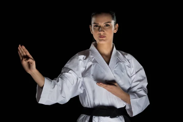 Jovem mulher vestida em tradicional kimono preto fundo — Fotografia de Stock