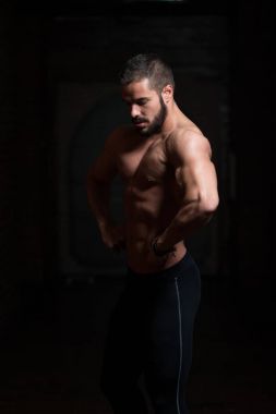 Poz kaslar kas modeli geri esneme