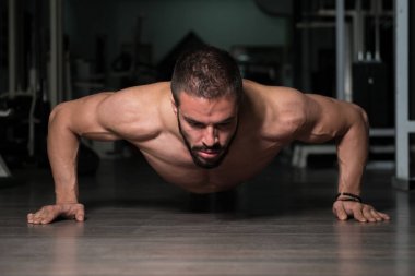 Atlet egzersiz Push Up