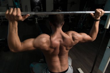 Shulder egzersiz halter salonunda ile