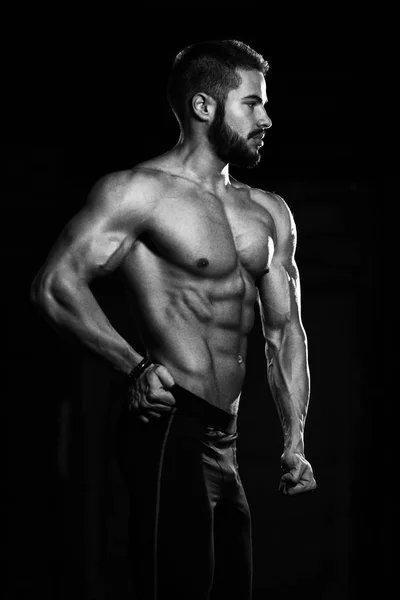 Retrato de un modelo muscular de ajuste físico — Foto de Stock