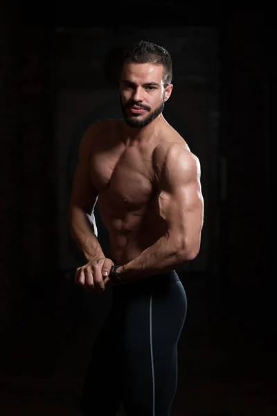 Serious Model Standing In The Gym — Stock Photo, Image