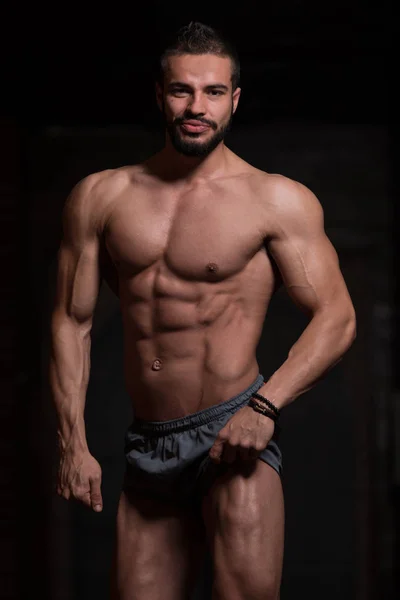 Model In Gym Showing His Well Trained Body — Stock Photo, Image