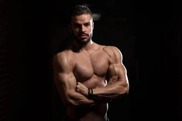 Retrato de um modelo muscular fisicamente apto — Fotografia de Stock