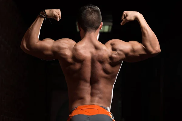 Fitness Model Posing Double Biceps After Exercises — Stock Photo, Image