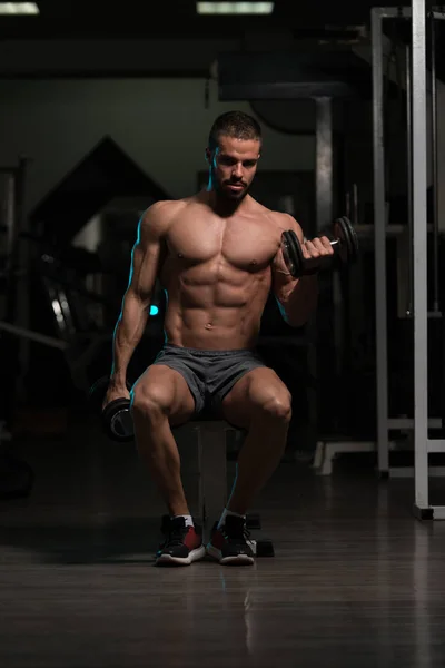 Athlete Exercising Biceps With Dumbbells — Stock Photo, Image