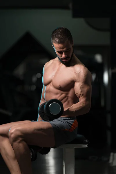 Biceps Exercise With Dumbbells In A Gym — Stock Photo, Image