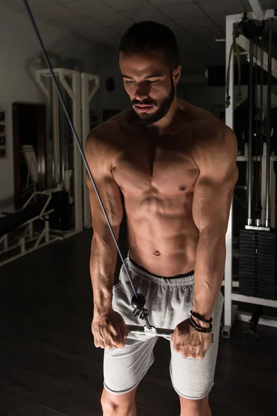 Muscular Model Exercising Triceps — Stock Photo, Image