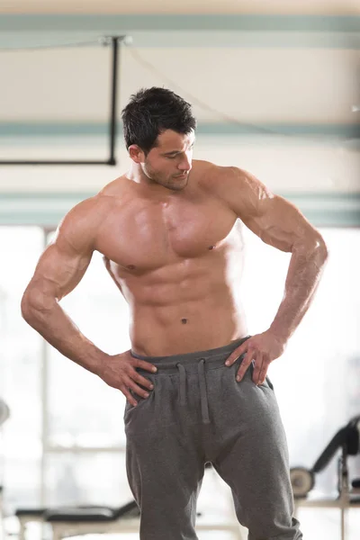 Portret sprawny fizycznie Model mięśni — Zdjęcie stockowe