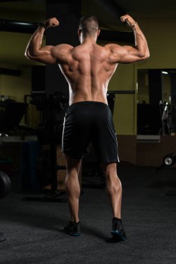 Spor salonunda güçlü duran