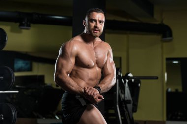 Spor salonunda güçlü duran