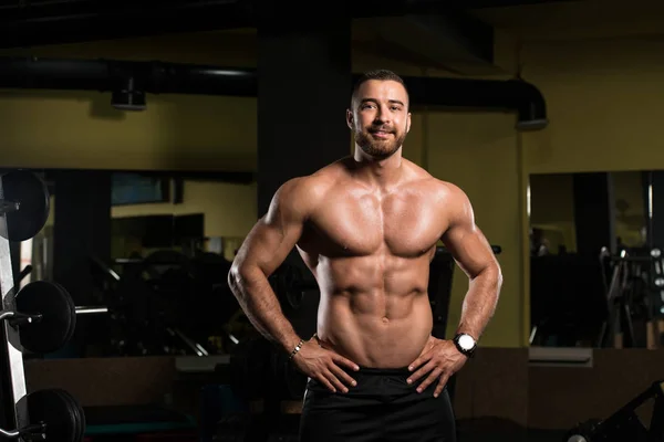 Retrato de um homem musculoso da aptidão — Fotografia de Stock