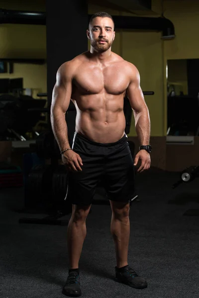 Standing Strong In Gym — Stock Photo, Image