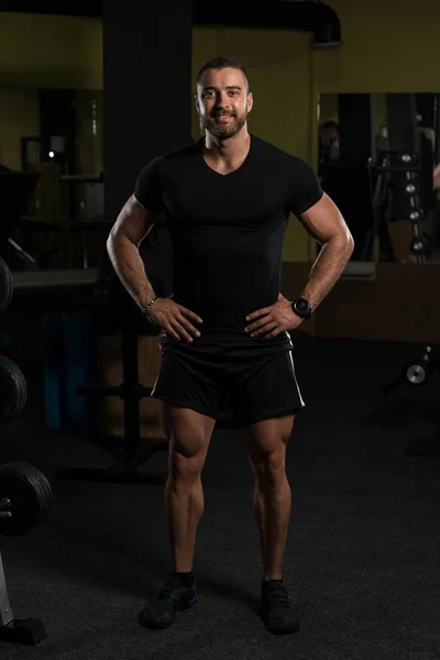 Portrét muže Fitness v černé tričko — Stock fotografie