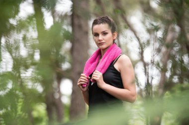 Park'ta dinlenme koşucu