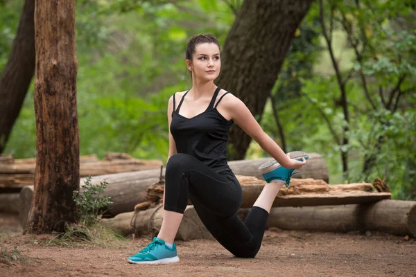 Woman Stretches Her Leg — Stock Photo, Image