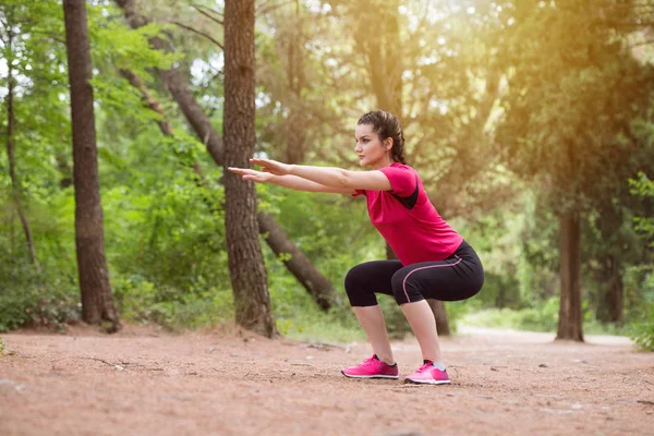 Young Lady Exercising in Park — Stock Photo, Image