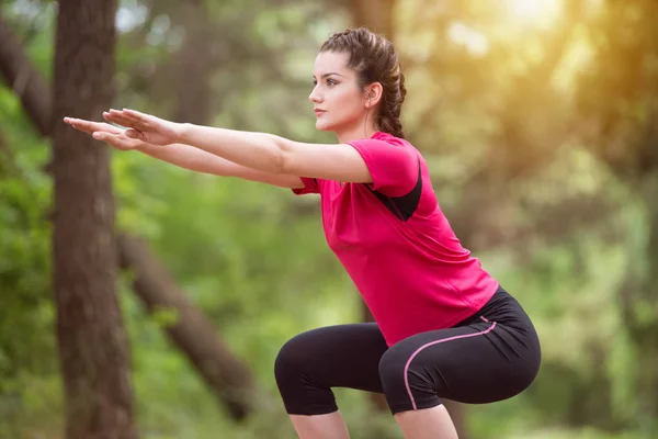 Žena zdravé Fitness cvičení venku — Stock fotografie