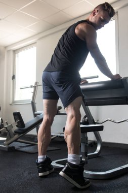 Bir buzağı egzersiz yakın çekim