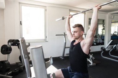 Shulder egzersiz halter salonunda ile