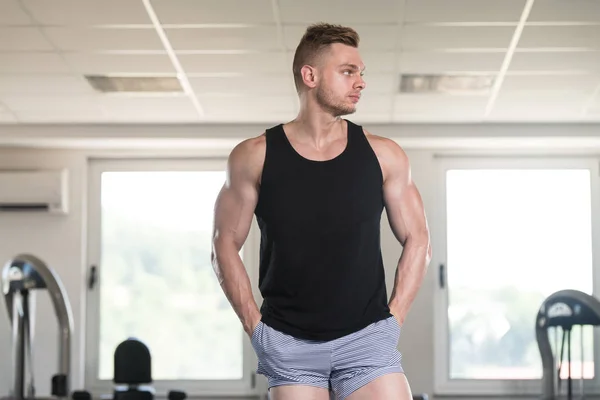 Standing Strong In Gym — Stock Photo, Image