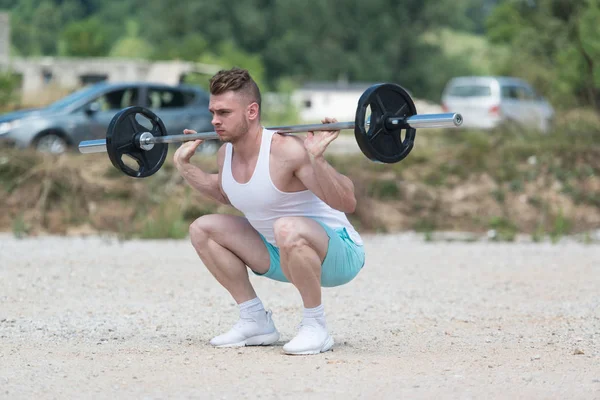 Halter açık havada bacaklar egzersiz vücut geliştirmeci