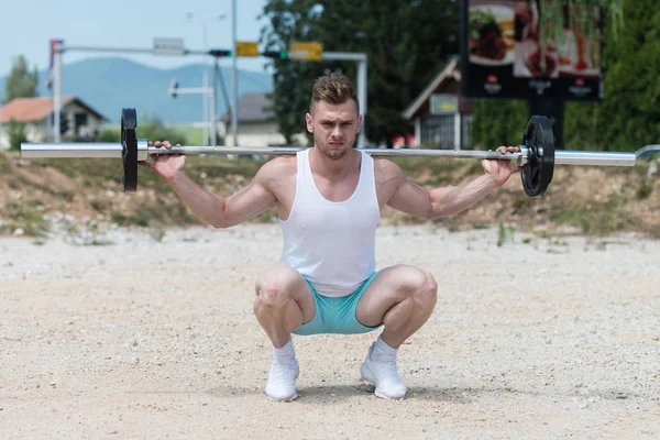 Halter açık havada bacaklar egzersiz vücut geliştirmeci