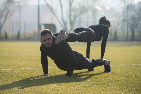 Push Up ćwiczeń na świeżym powietrzu — Zdjęcie stockowe