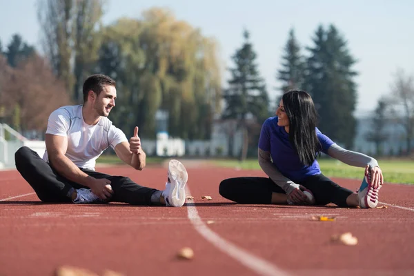 Stretching ćwiczenia na świeżym powietrzu — Zdjęcie stockowe