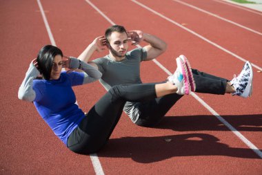 Dışarıda egzersiz genç Çift