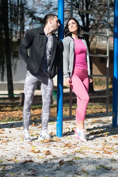 Healthy Young Couple in City Park Area — Stock Photo, Image