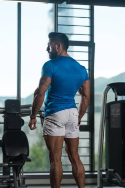 Sağlıklı bir kaslı adam portresi