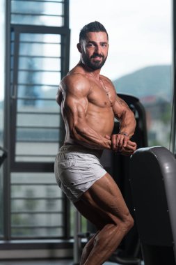 Spor salonunda güçlü duran