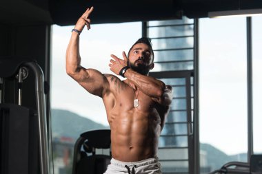 Spor salonunda güçlü duran