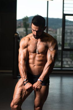 Sağlıklı bir kaslı adam portresi