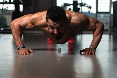 Atlet egzersiz Push Up