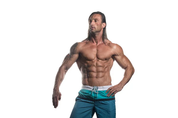 Musclé Bodybuilder Guy posant sur fond blanc — Photo