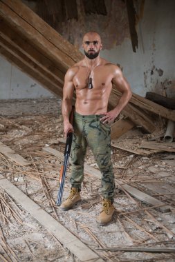 Adam çizim makineli tüfek kendini savunma