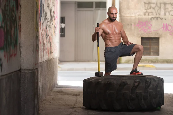 Resting After Hammer And Tractor Tire Exercise — Stock Photo, Image