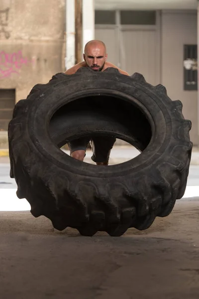 Exercício de treino de pneus — Fotografia de Stock