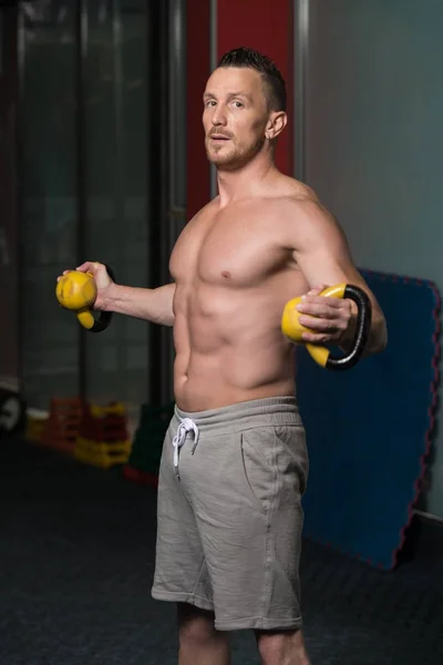 Young Man Exercising Kettle Bell Flexing Muscles Muscular Athletic Bodybuilder — Stock Photo, Image