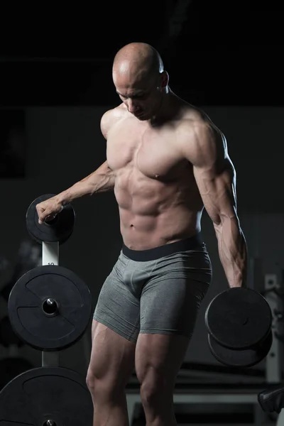 Biceps Exercise With Dumbbells In A Gym — Stock Photo, Image