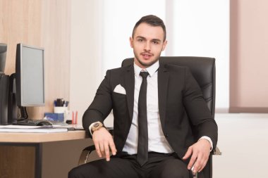Kendine güvenen işadamı portresi