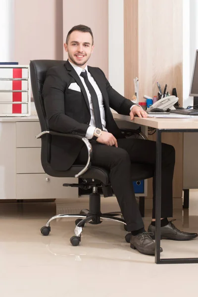 Retrato de un joven empresario — Foto de Stock